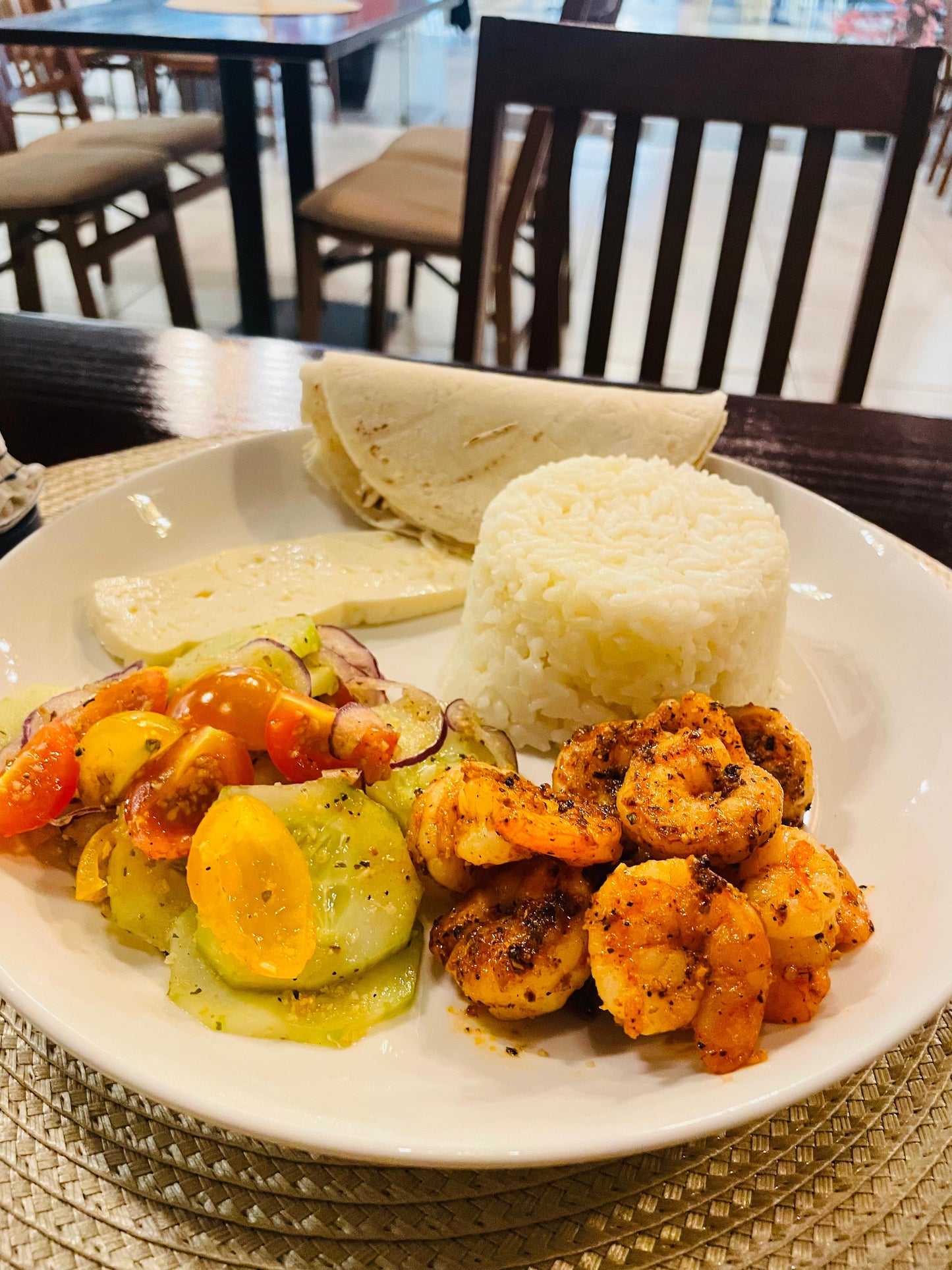H. Almuerzo Ejecutivo con Camarones